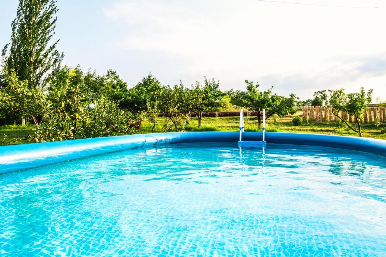 Oazis Hotel Noratus Luaran gambar