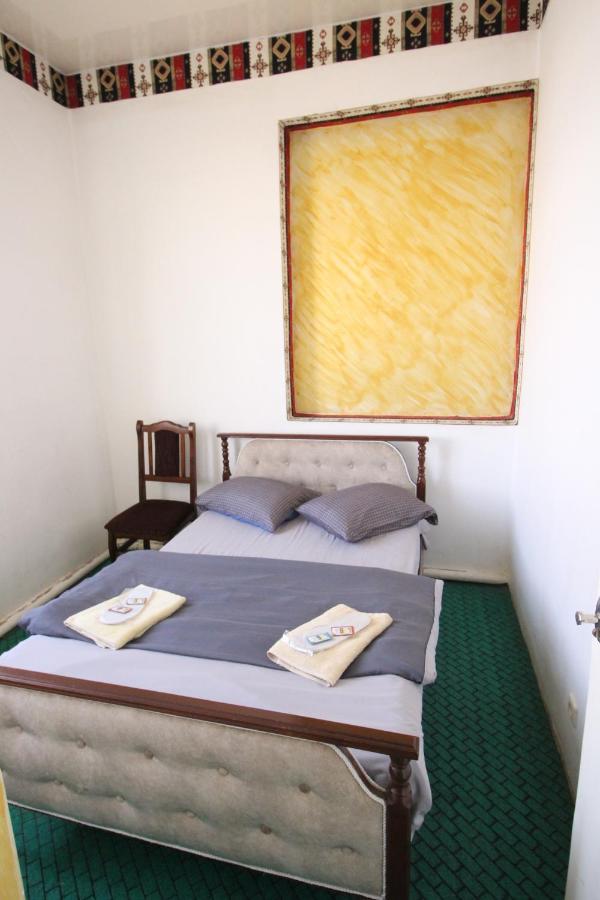 Oazis Hotel Noratus Luaran gambar
