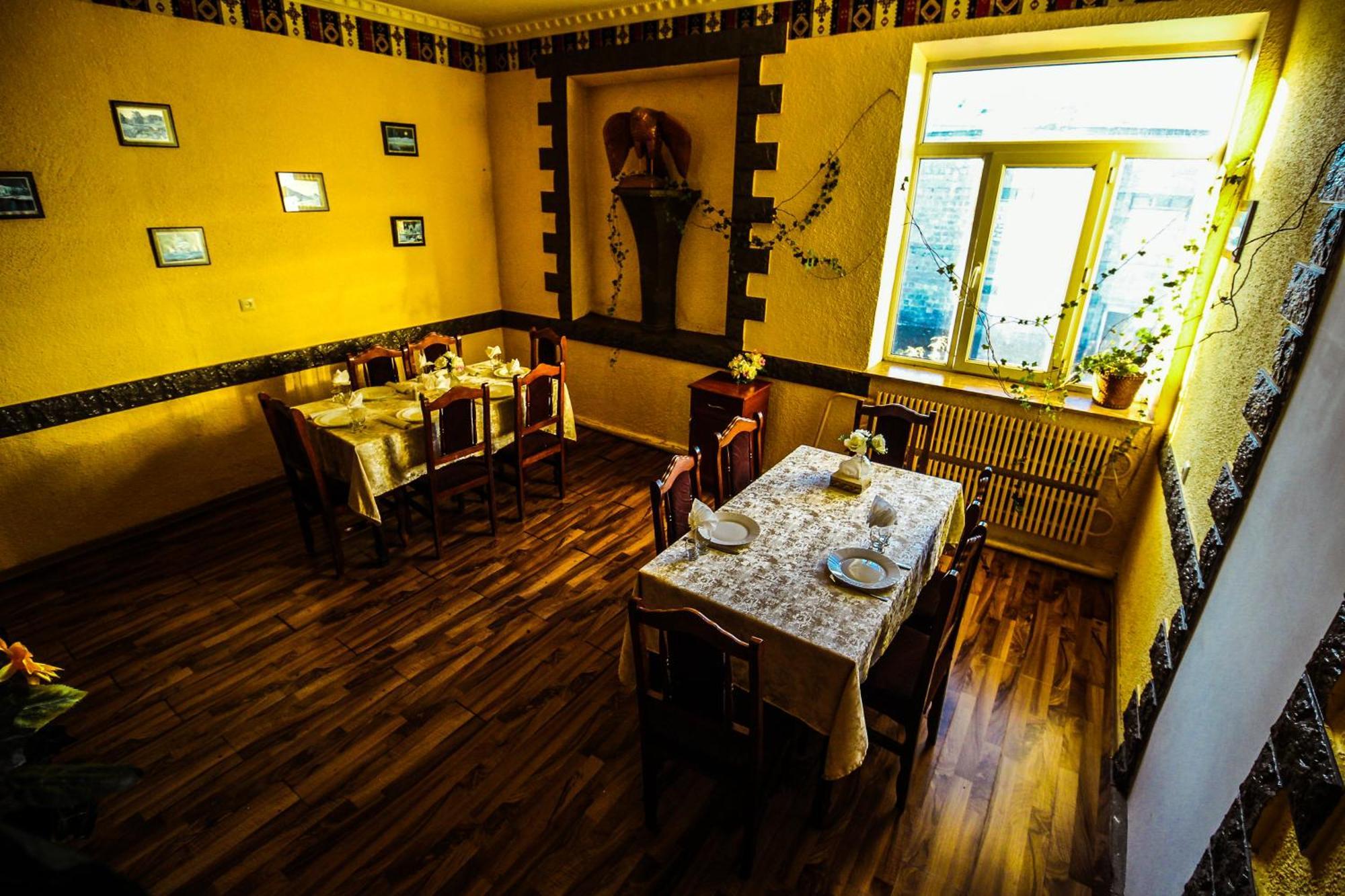 Oazis Hotel Noratus Luaran gambar