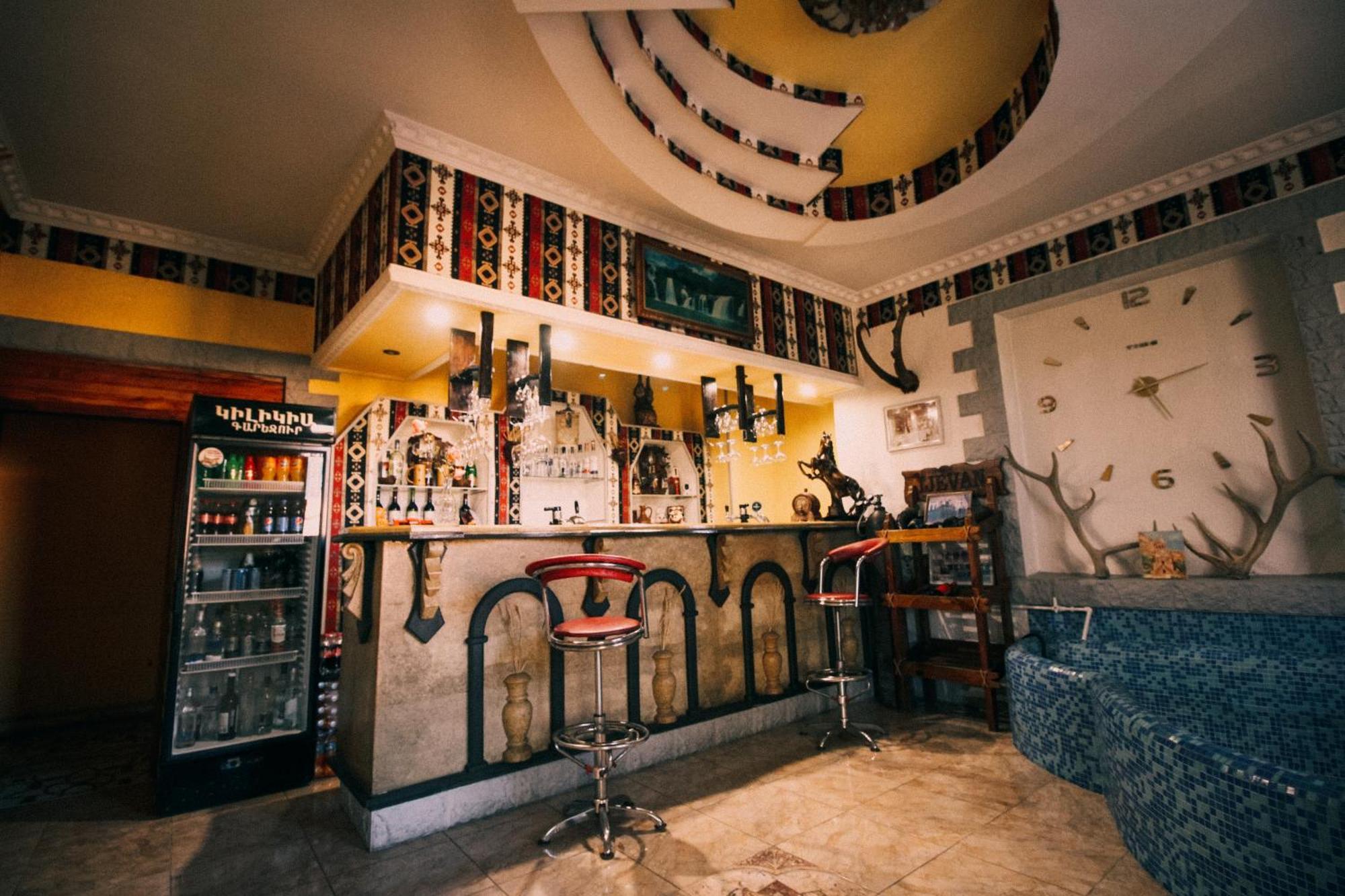 Oazis Hotel Noratus Luaran gambar
